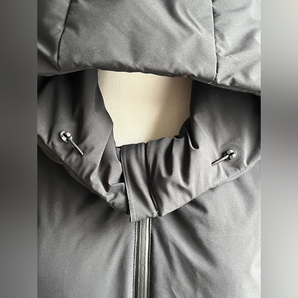 Uniqlo Seamless Down Parka jacket - size XL
coat . - Picture 7 of 13